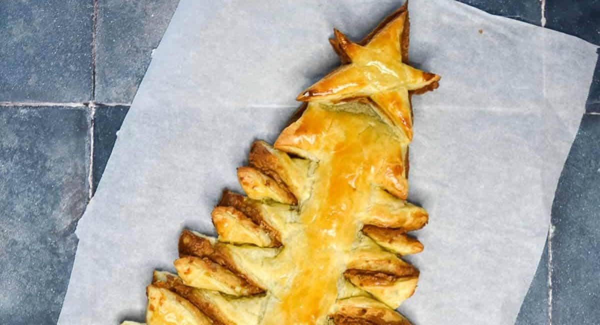Overhead image of Biscoff puff pastry Christmas tree.