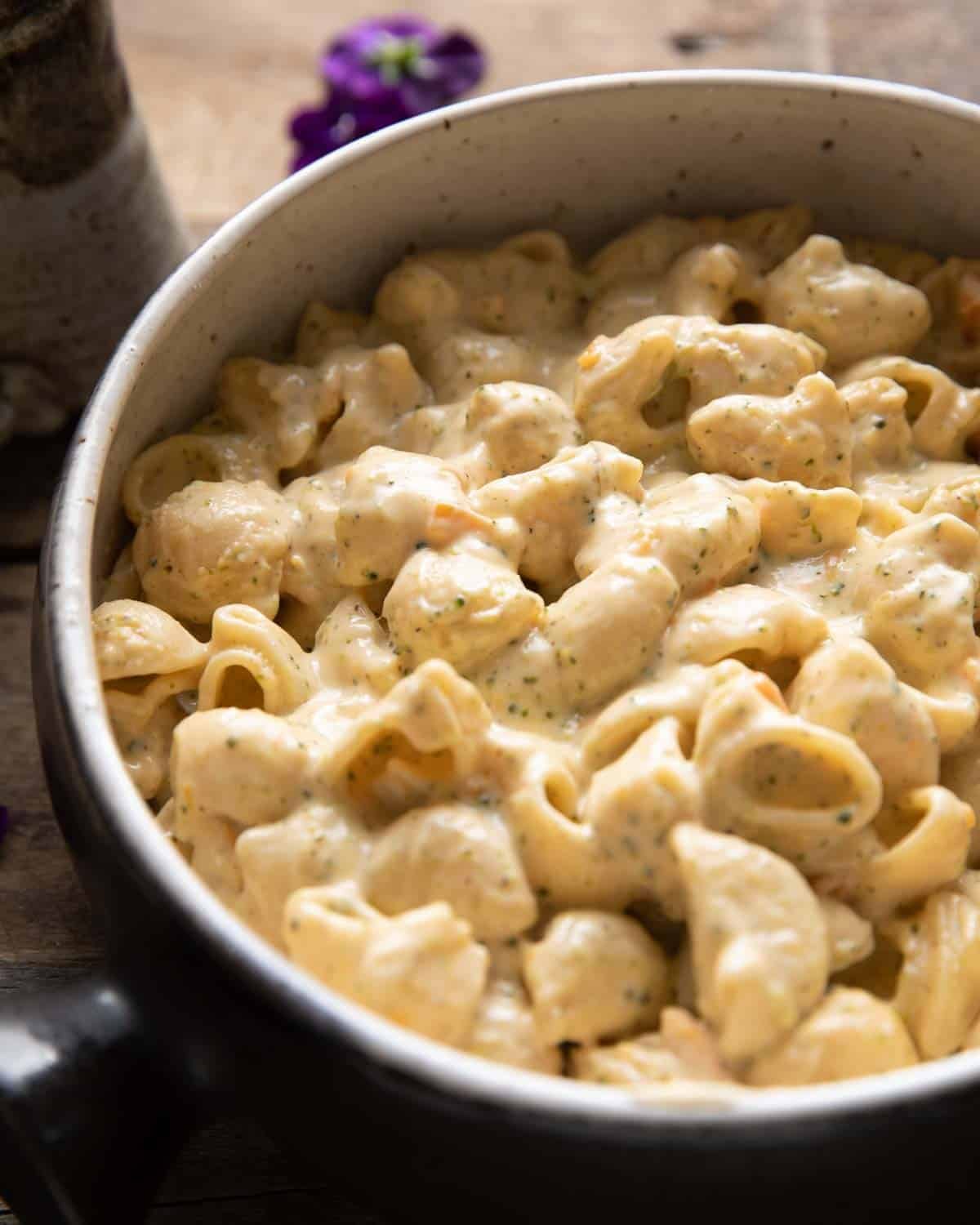 up close of the panera broccoli cheddar mac and cheese