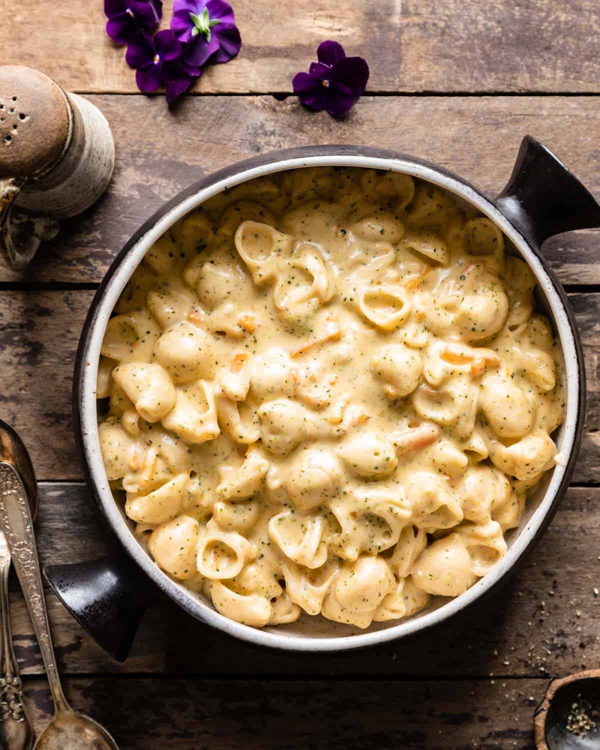 overhead of panera broccoli cheddar mac and cheese in bowl
