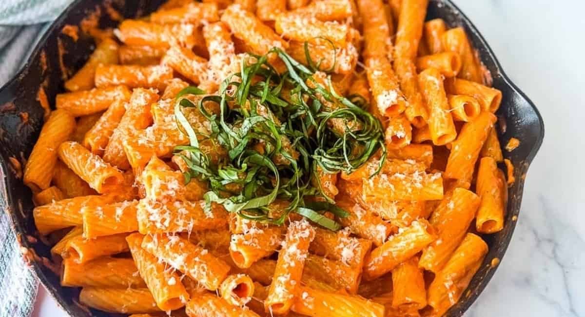 Overhead image of carbone spicy rigatoni.
