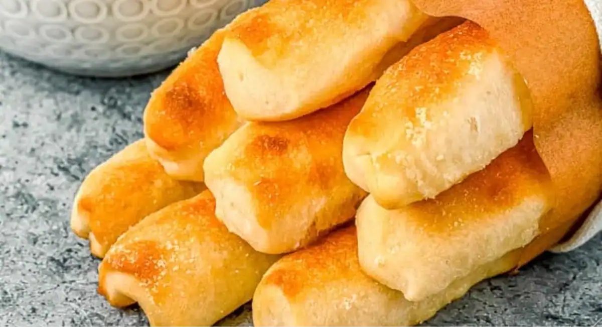Up close image of Italian breadsticks.