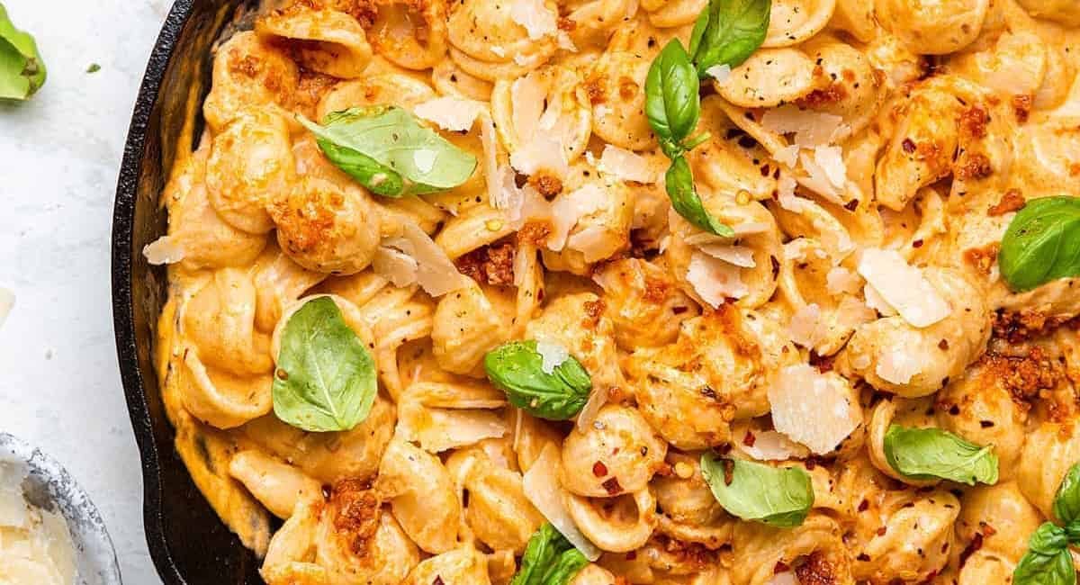 Overhead image of creamy sun dried tomato pesto pasta.