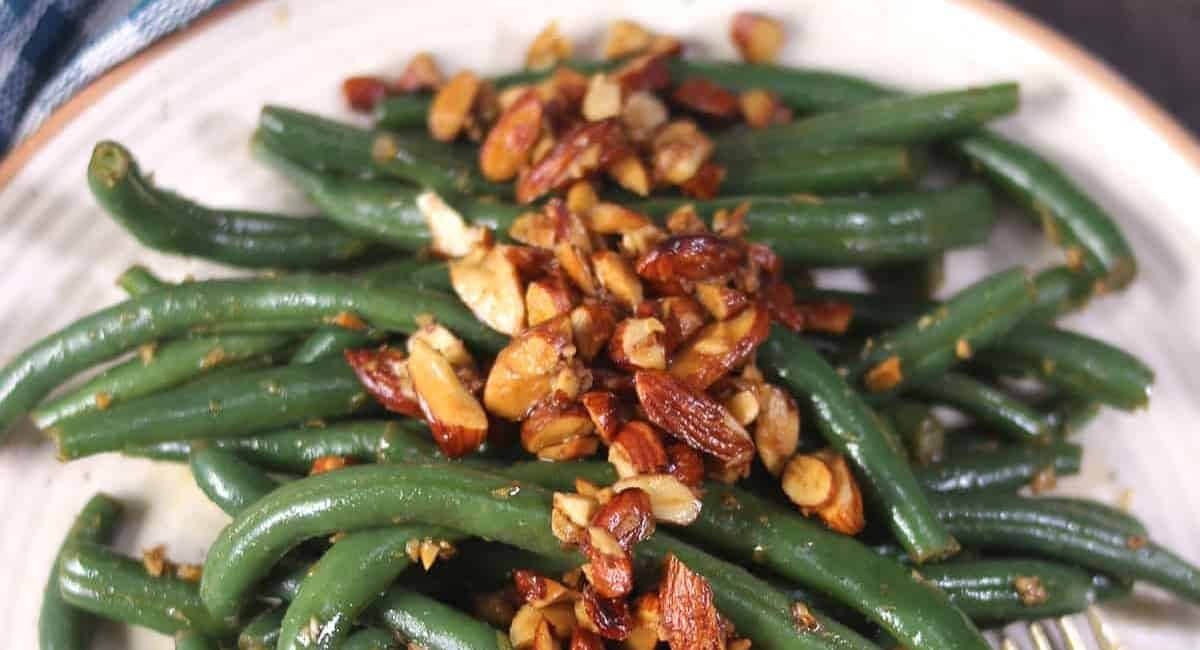 Up close image of green beans almondine.