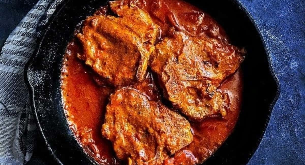 Overhead image of kashmiri lamb chops.