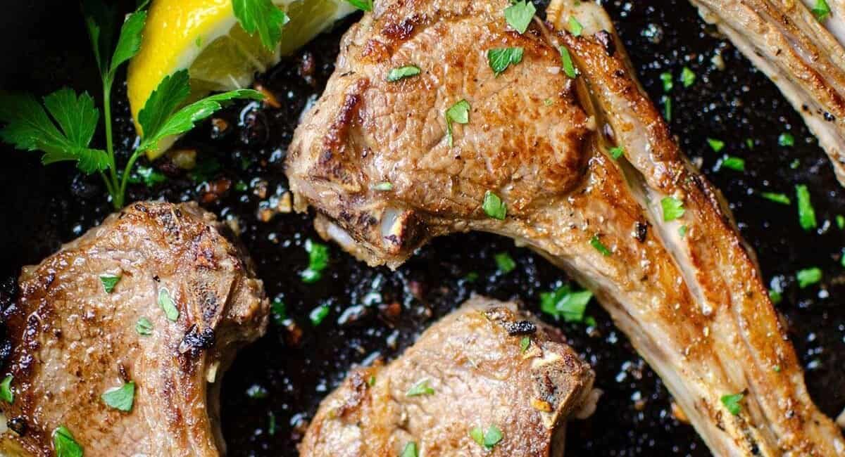 Overhead image of Greek lamb chops.