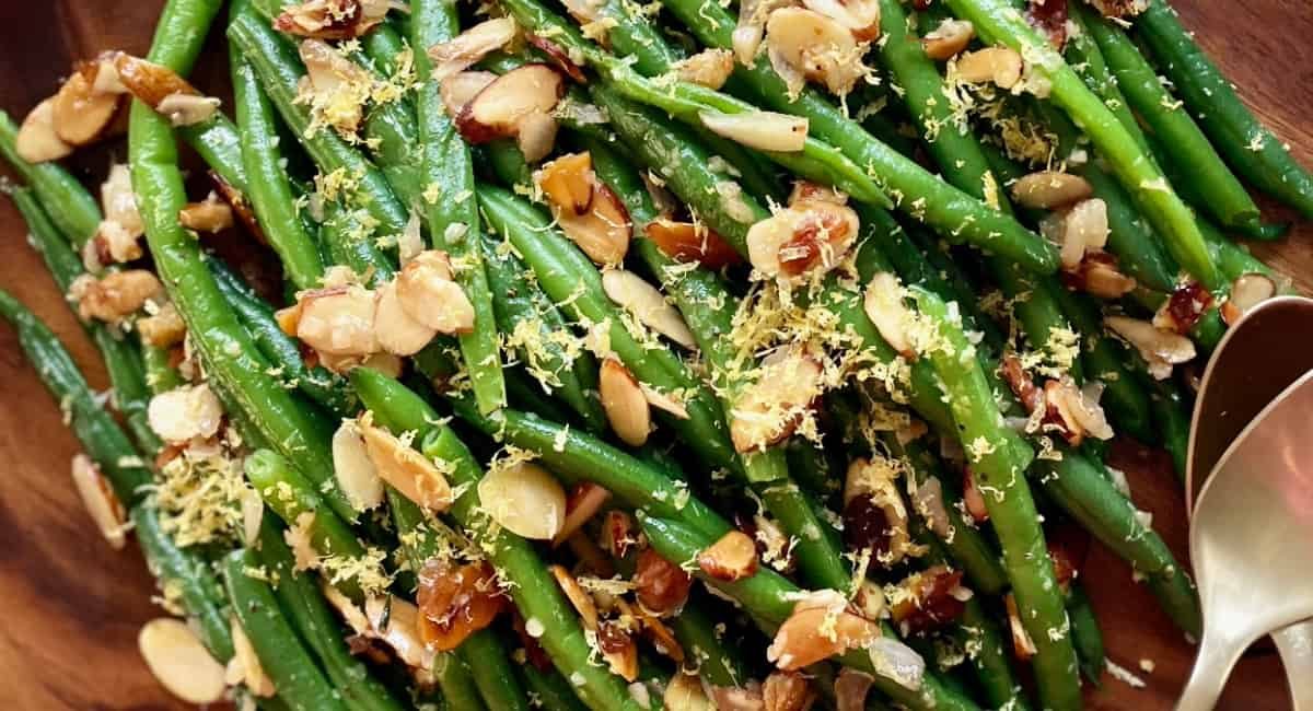 Overhead image of green beans almondine.