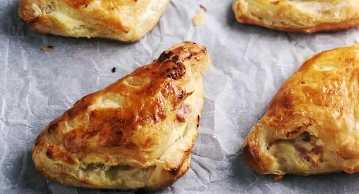 Overhead image of ham and cheese puff pastry calzones.