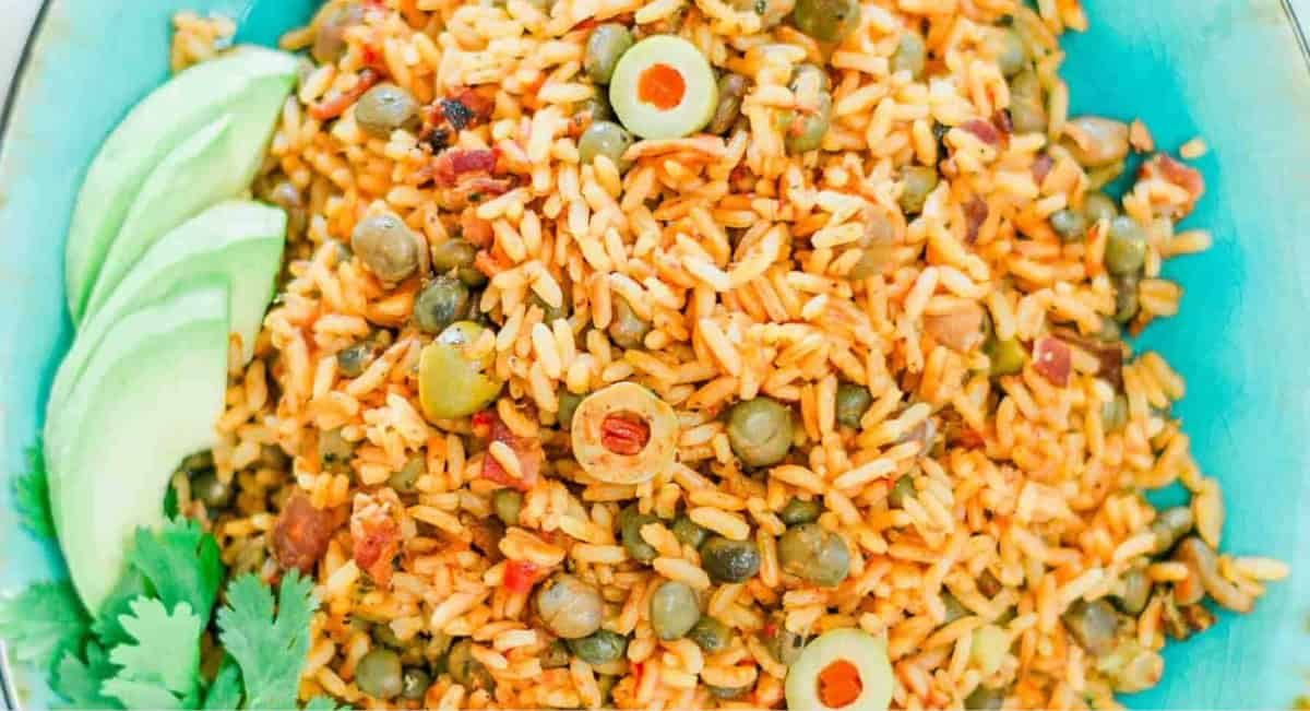 Overhead image of Puerto Rican rice with pegeon peas on blue dish.