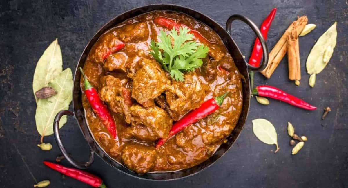 Overhead image of lamb tikka masala.