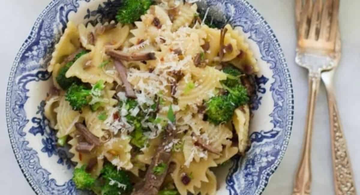 Oerhead image of leftover shredded roast beef pasta with garnish.