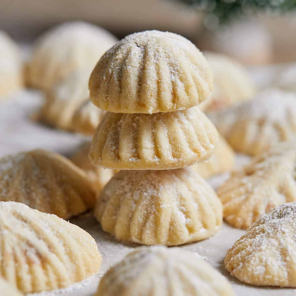 Easy Maamoul Recipe (Lebanese Date Filled Cookies)
