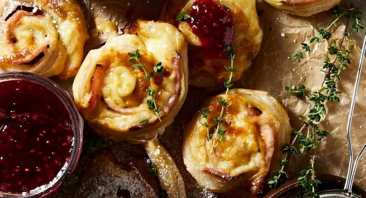 Overhead image of Monte Cristo pinwheel appetizers with puff pastry.