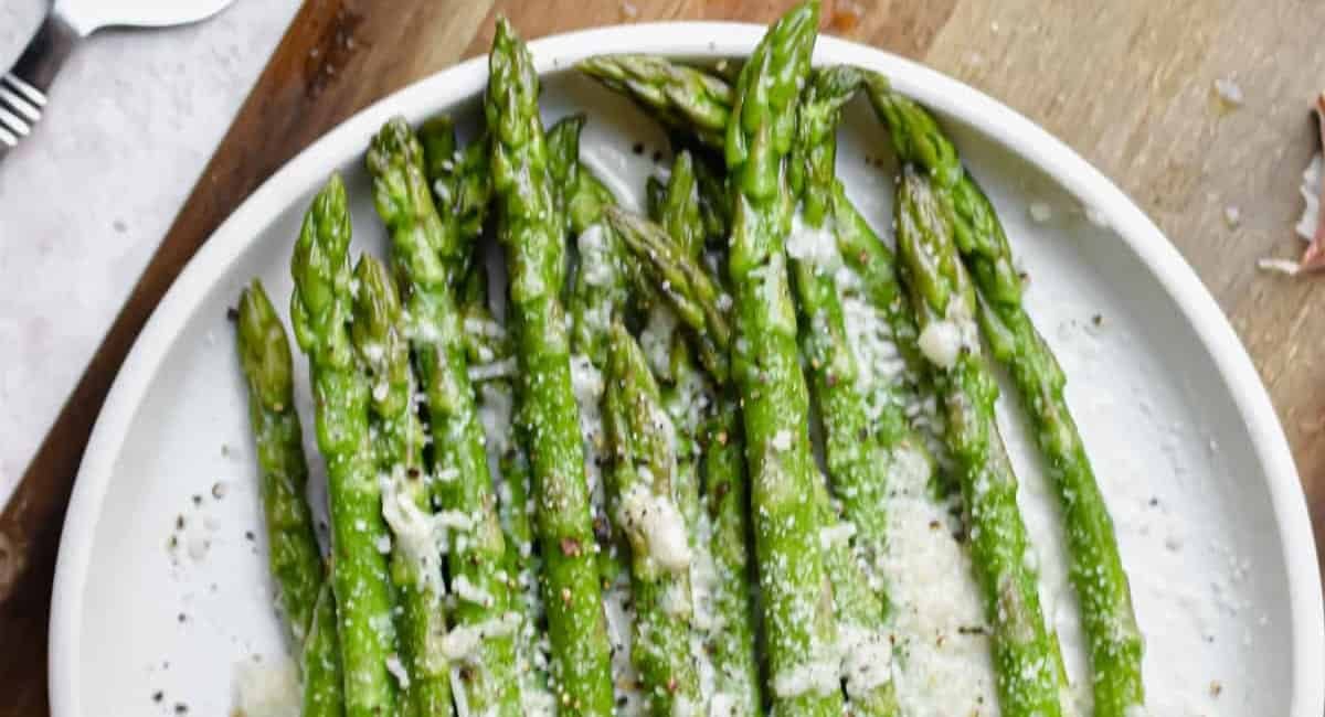 Overhead image of instant pot asparagus.