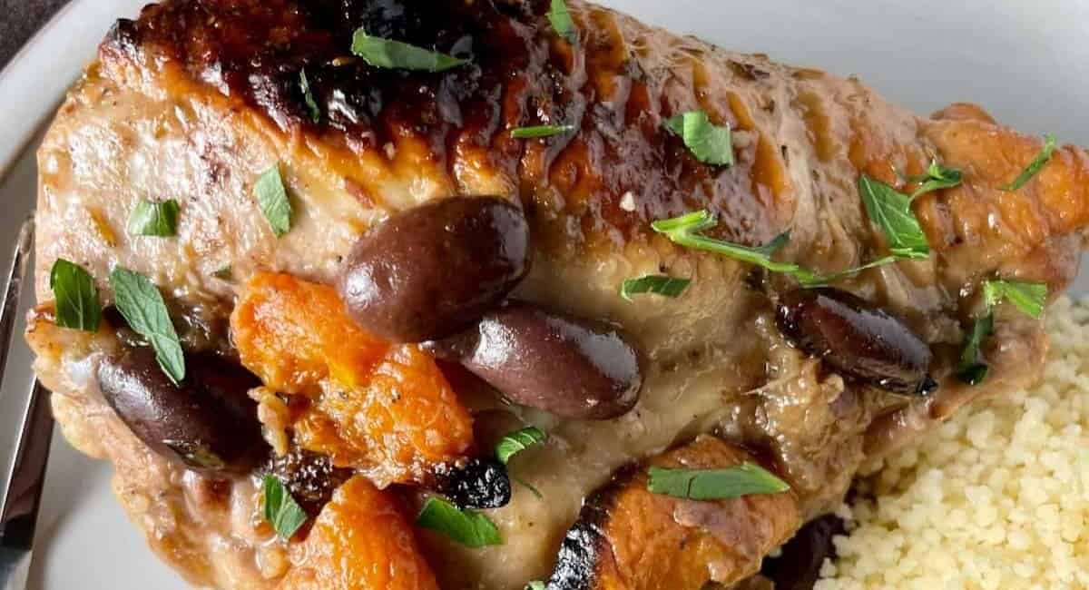 Up close image of chicken marbella.