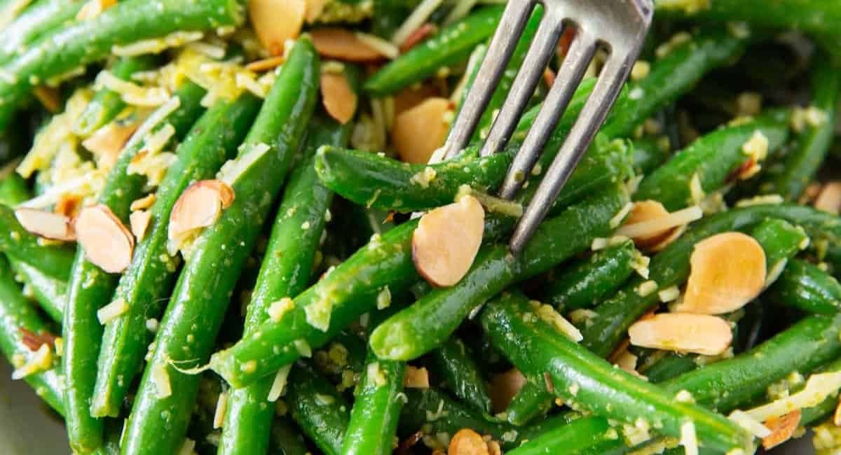 Up close image of pesto green beans.