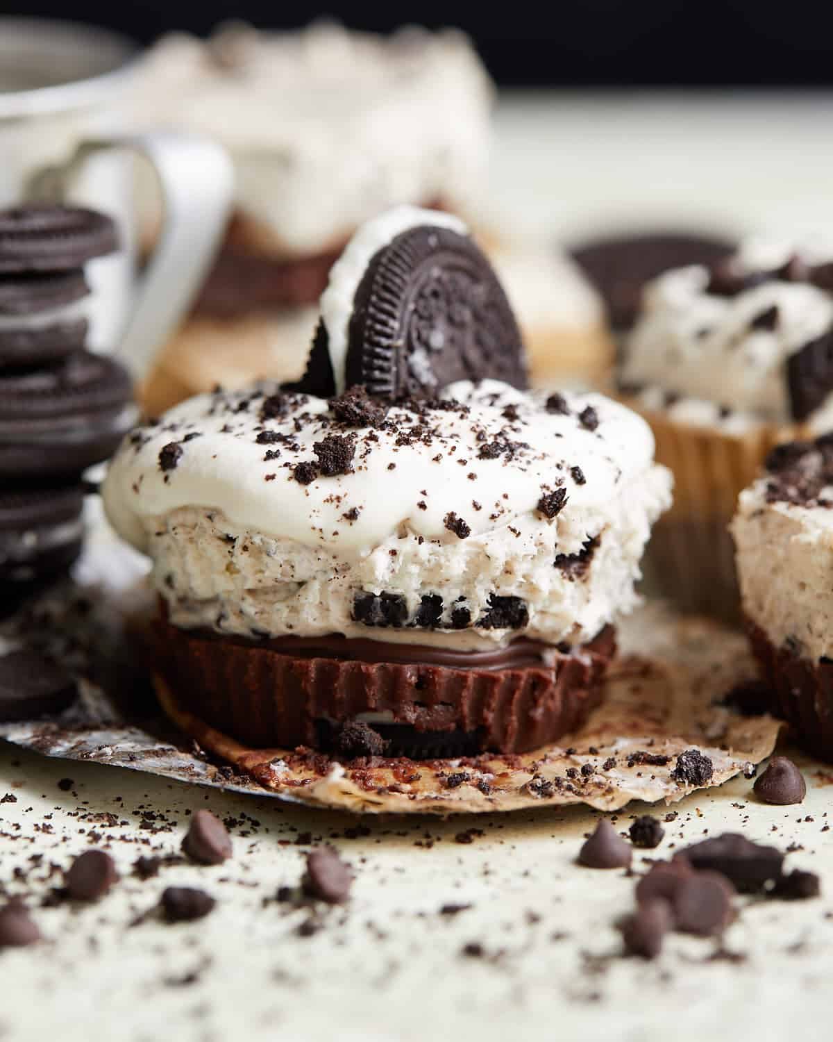 Up close image of no bake mini oreo cheesecake with garnish.