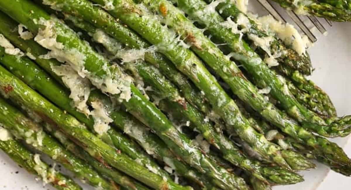 Up close image of roasted parmesan asparagus.