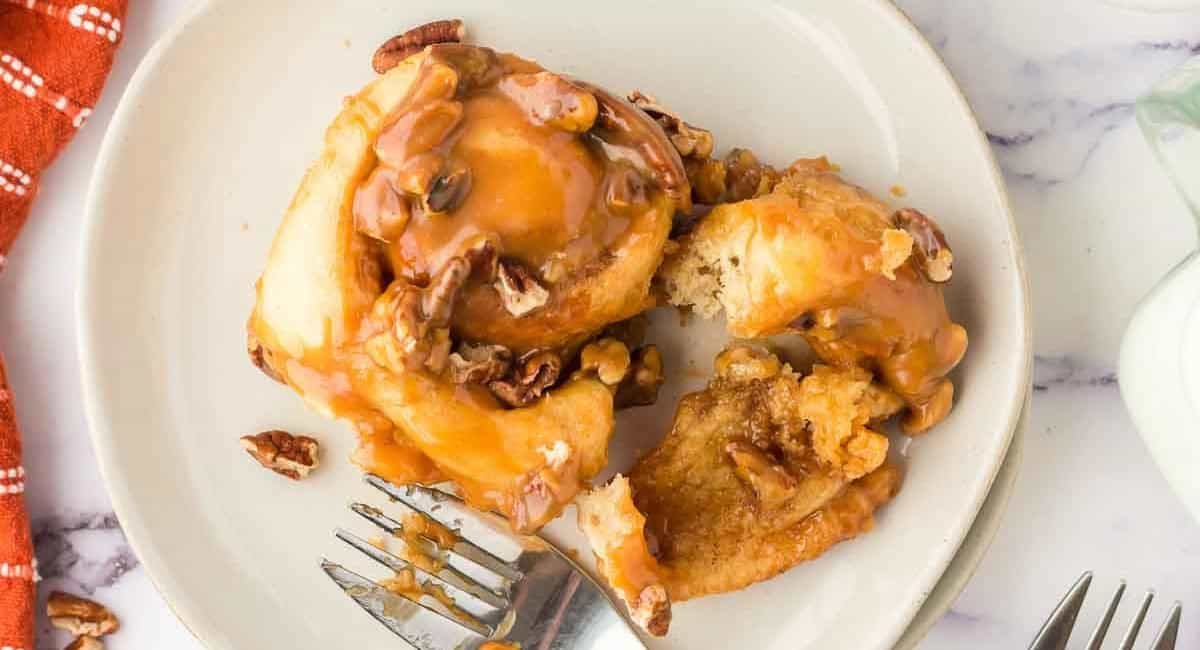 Overhead image of caramel pecan cinnamon rolls.