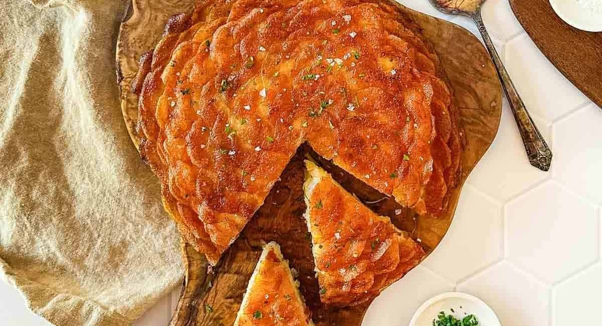 Overhead image of classic potatoes Anna (Pommes Anna).