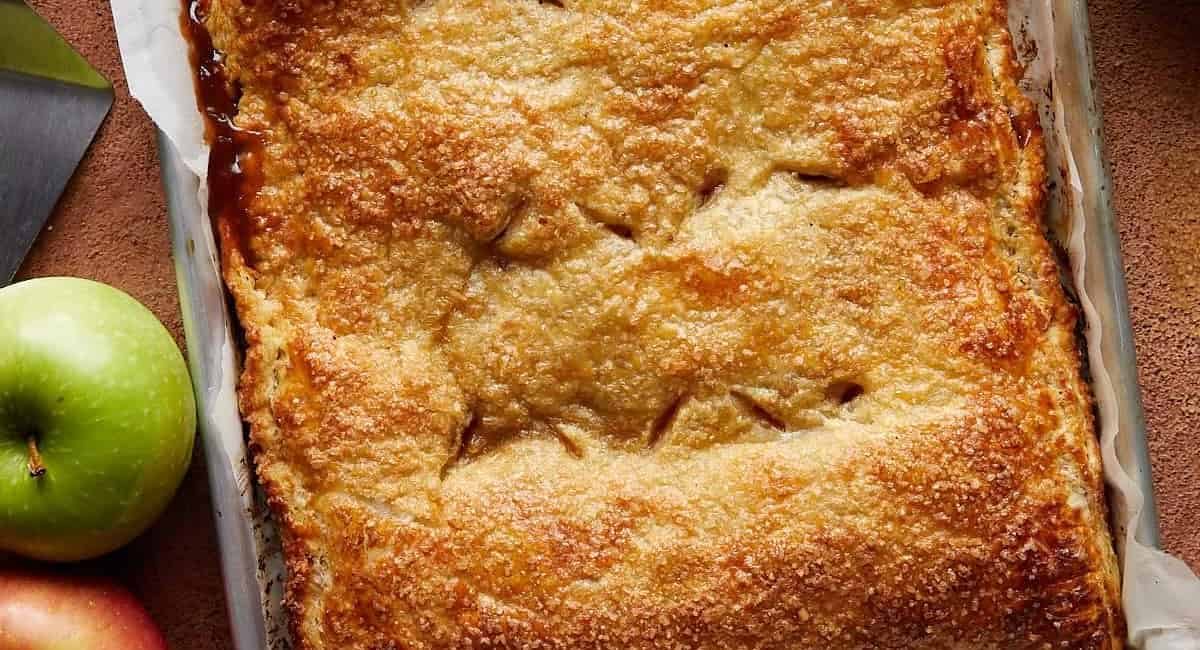 Overhead image of puff pastry apple pie.