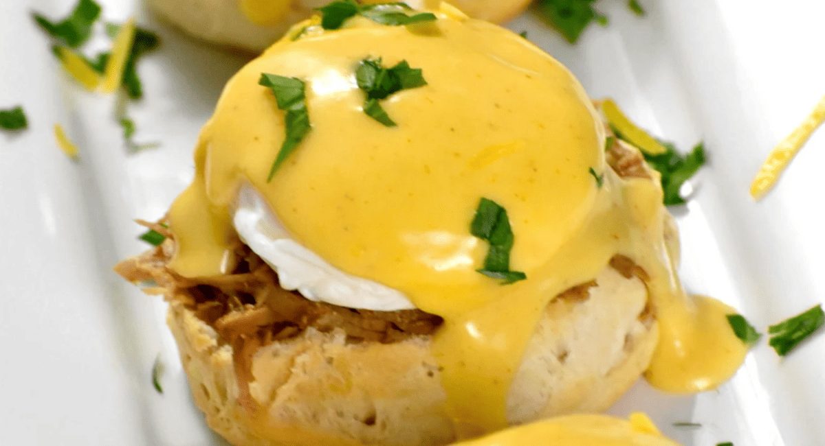 Up close image of eggs cochon.