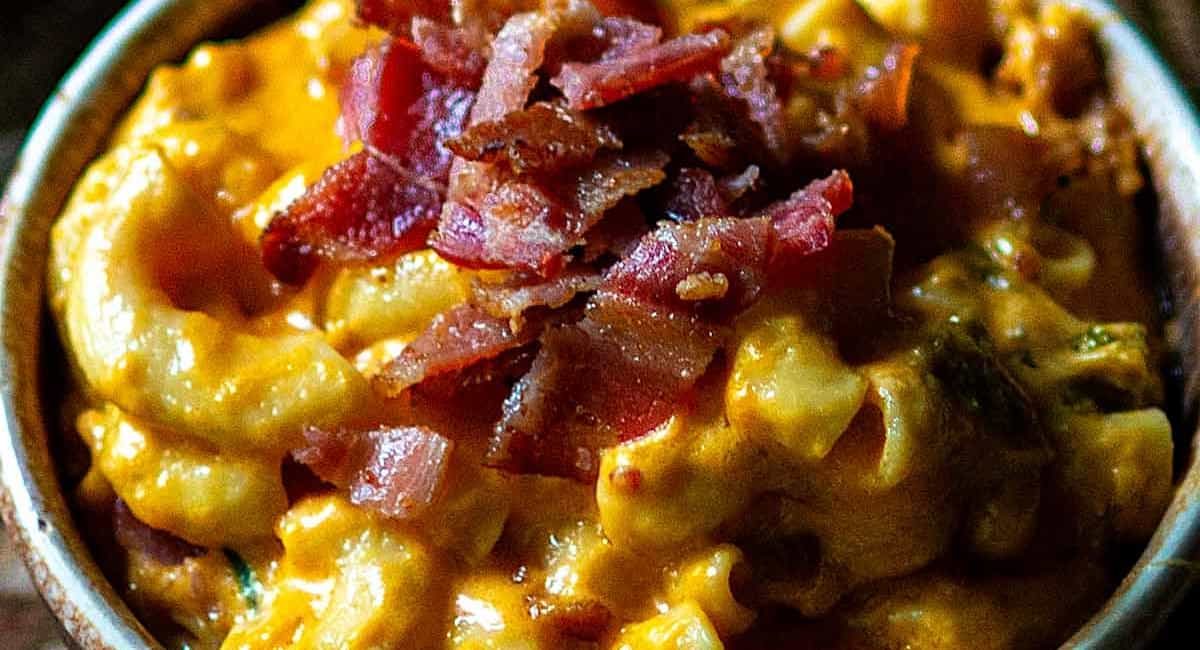 Up close image of hatch green chile mac and cheese.