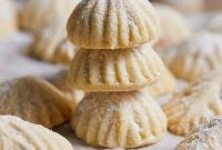 Deliciously Easy Lebanese Date Filled Maamoul Cookies