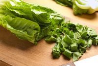 Best Way to Cut Romaine for Salads