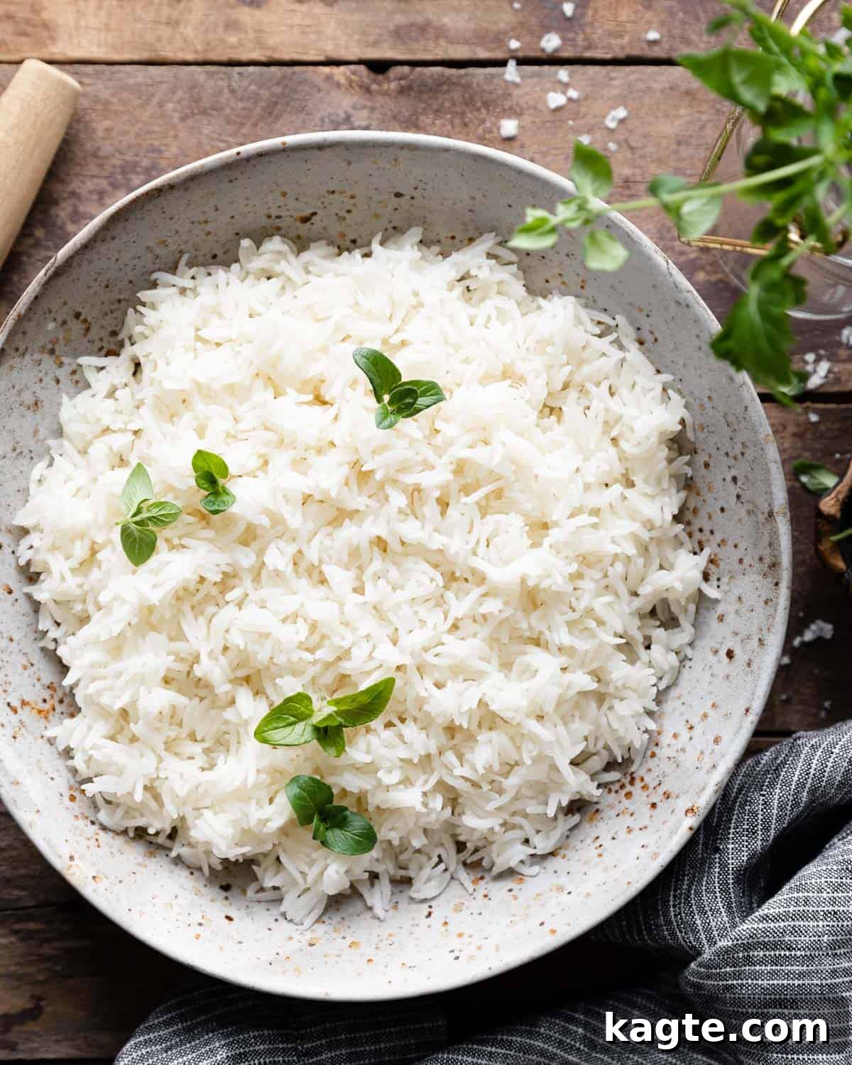Perfect Instant Pot Basmati Rice 2 A bowl of perfectly cooked Instant Pot Basmati Rice, fluffy and ready to serve.
